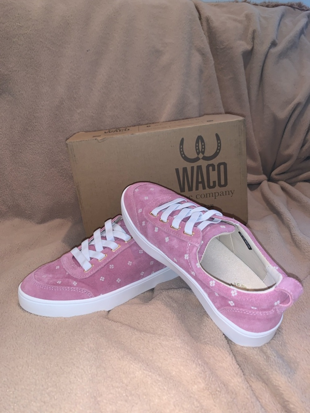 Revitalign Malibu Rue Floral Suede Casual Sneaker in Heather Rose